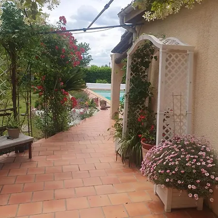 Vila Agreable Avec Piscine A